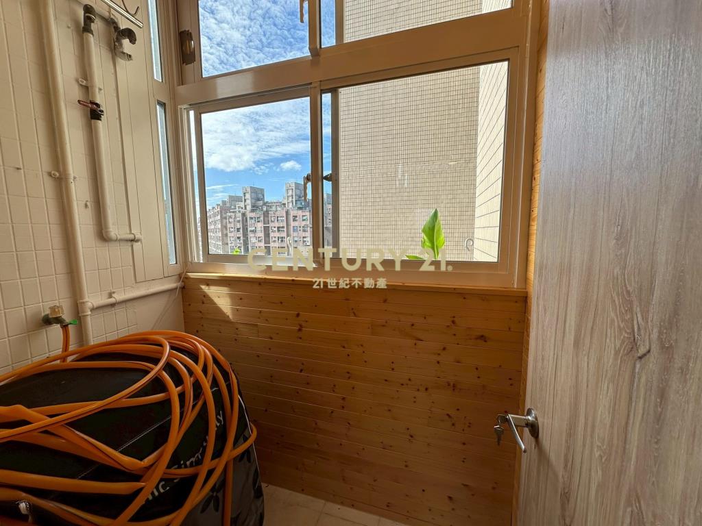 國泰醫院旁機能4房平車