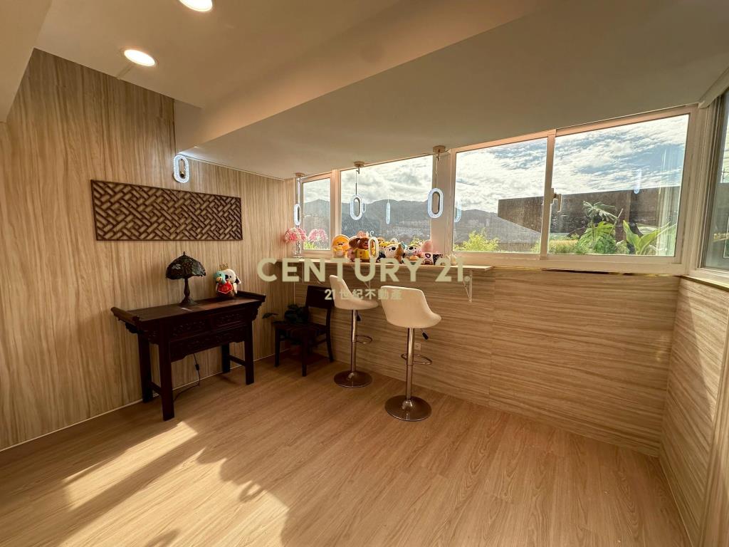 國泰醫院旁機能4房平車