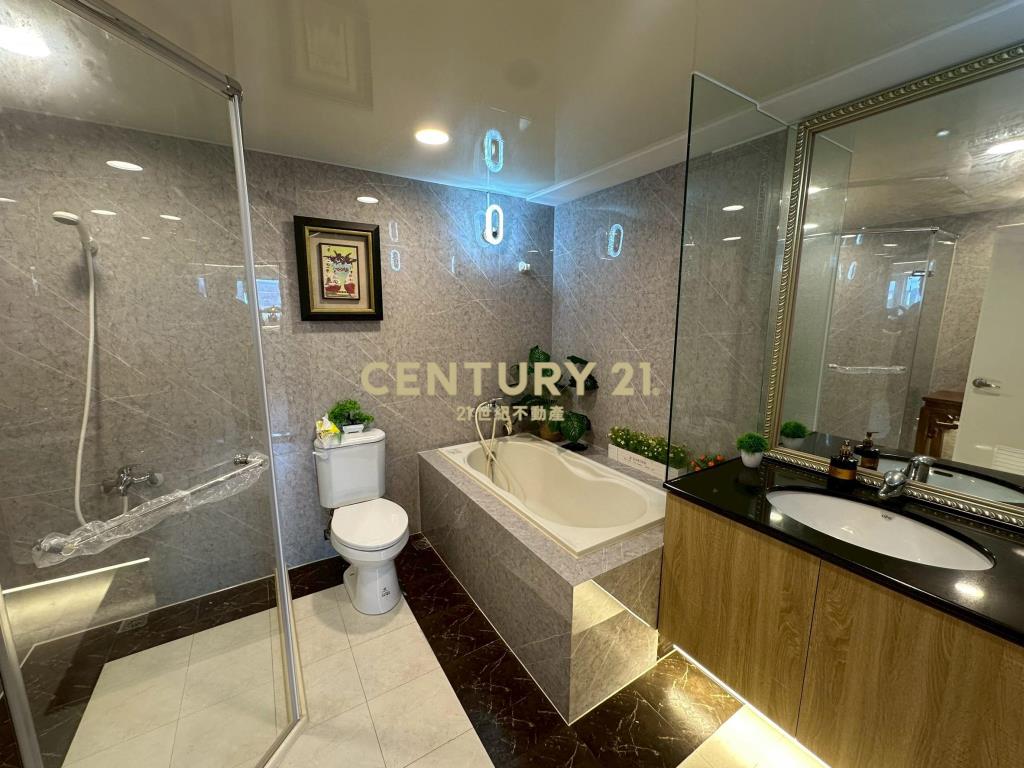 國泰醫院旁機能4房平車