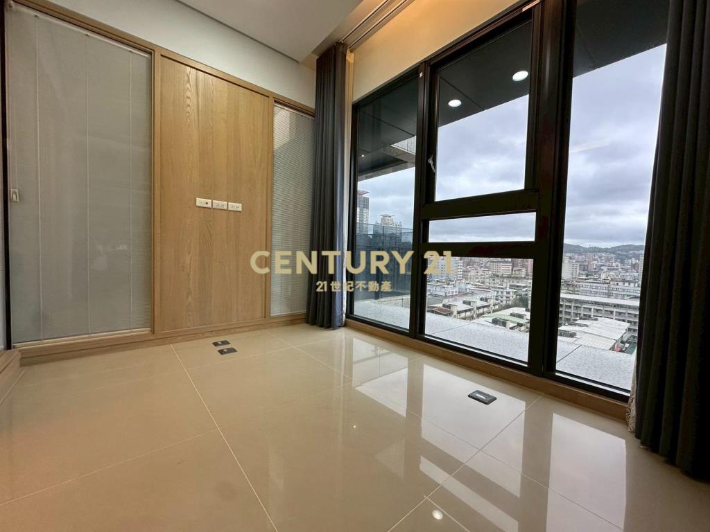 信義君悅氣派豪邸4房+3車位