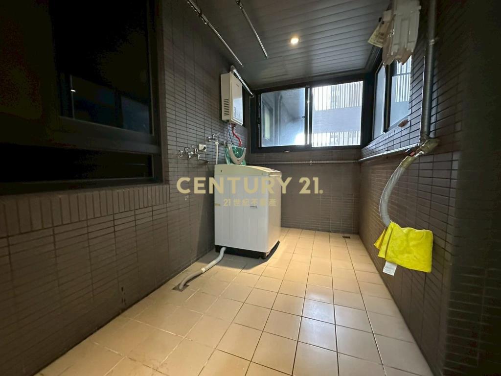 信義君悅氣派豪邸4房+3車位