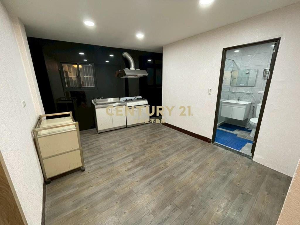 中華路旁3樓公寓