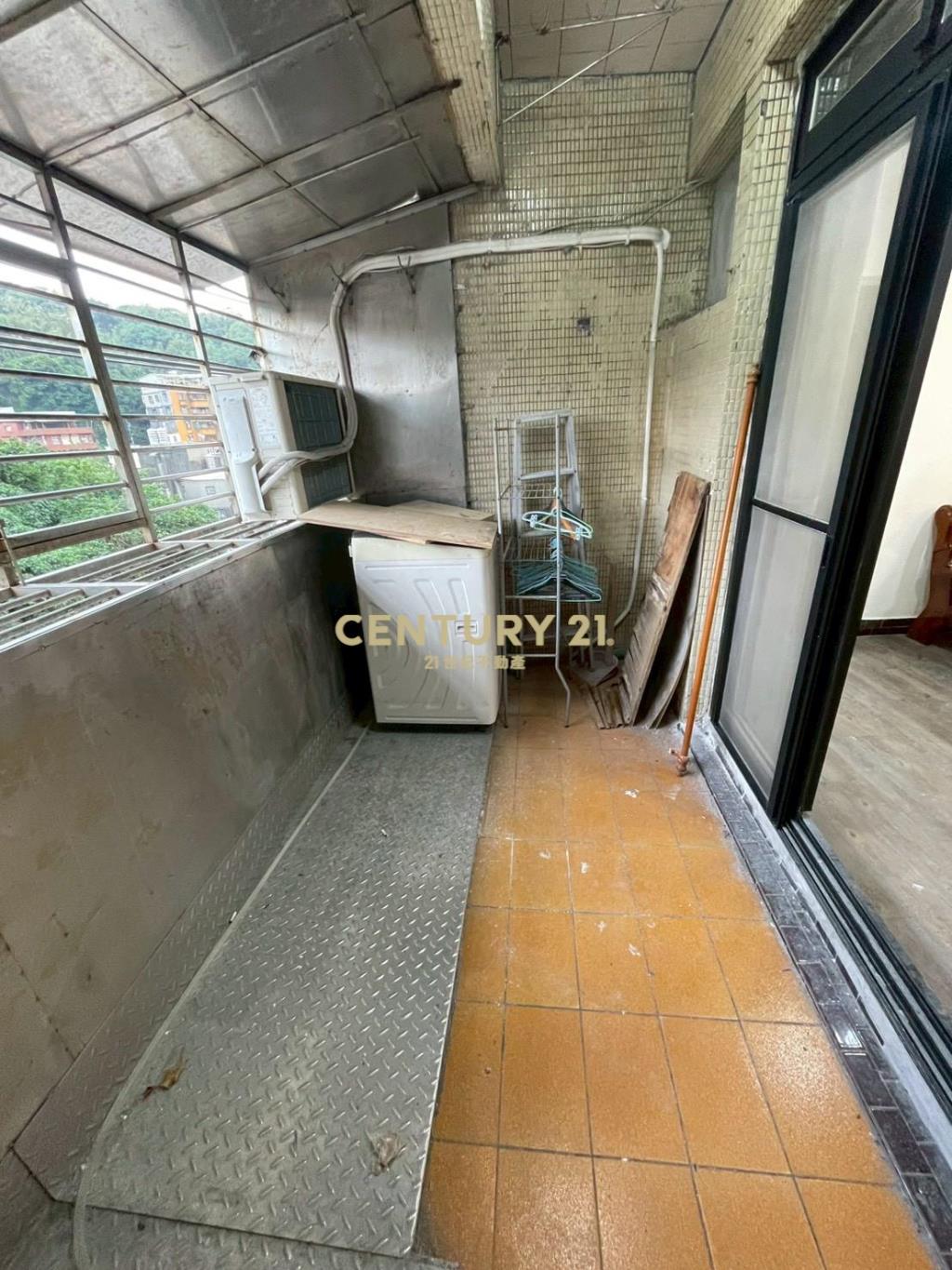 中華路旁3樓公寓