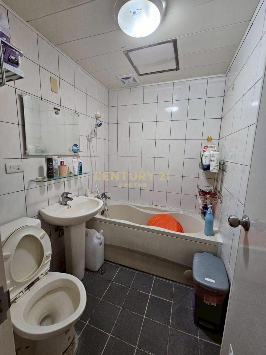 巴塞隆納三房子母車位