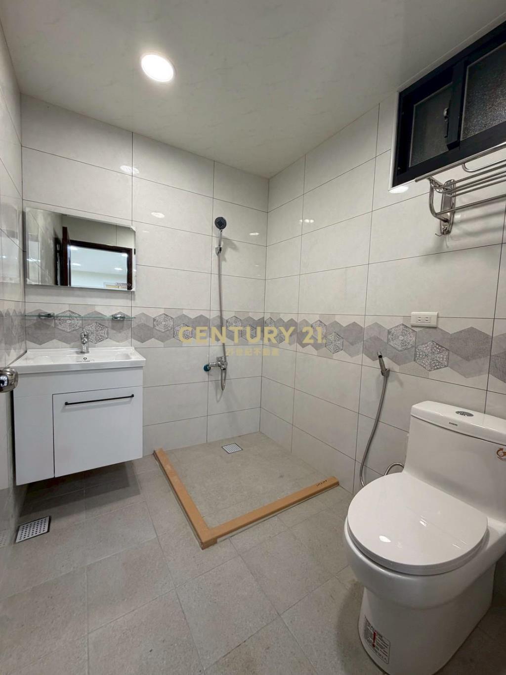 信二路停車場旁精美一樓