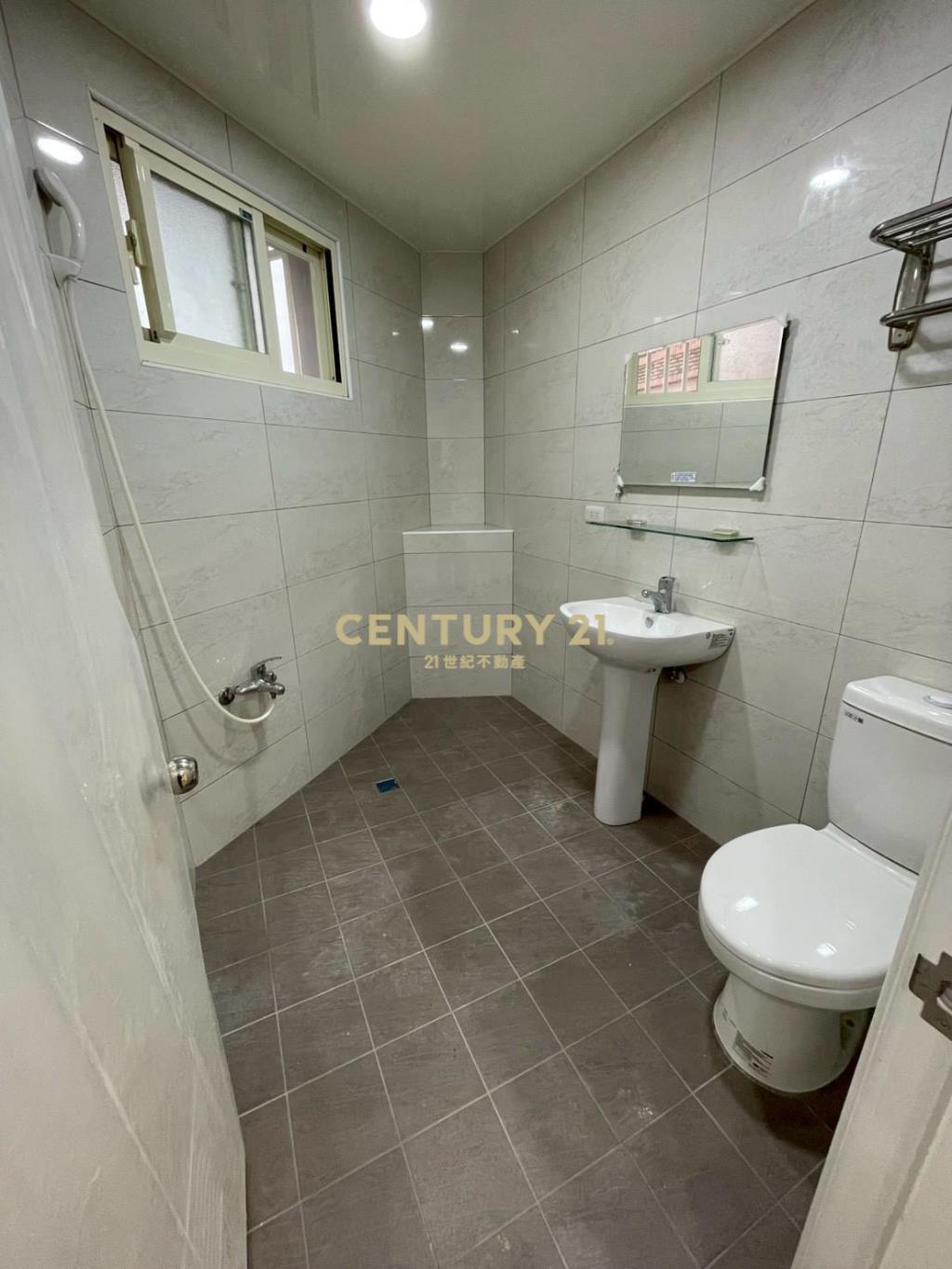 七堵邊間4樓美寓