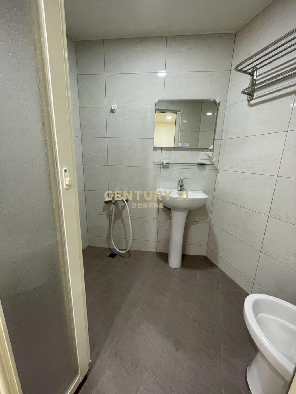 七堵邊間4樓美寓