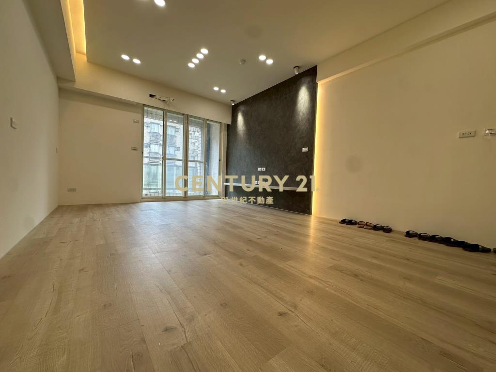 台北EGO(九如區)精美三房平面車位