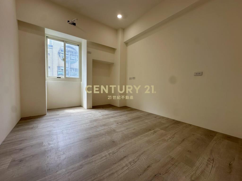 台北EGO(九如區)精美三房平面車位