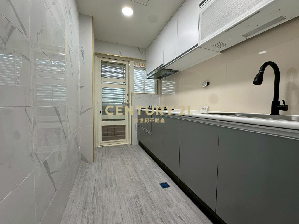 台北EGO(九如區)精美三房平面車位