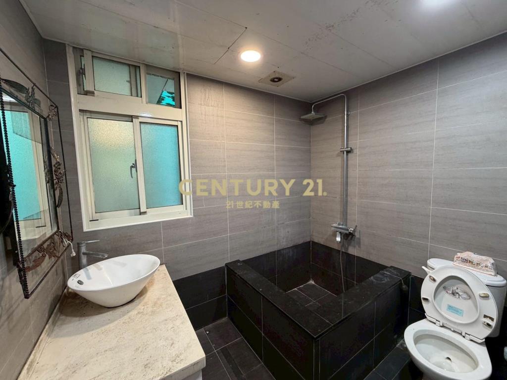 劉銘傳路精美四房2樓