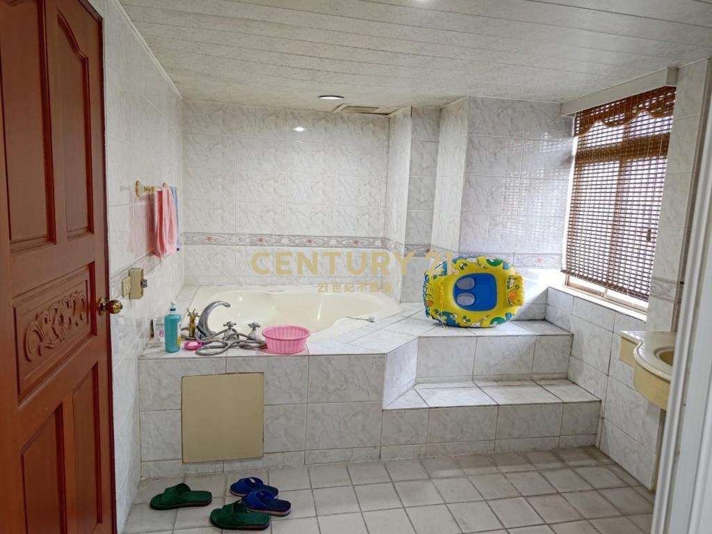 AA555火車站前車位溫泉大套房