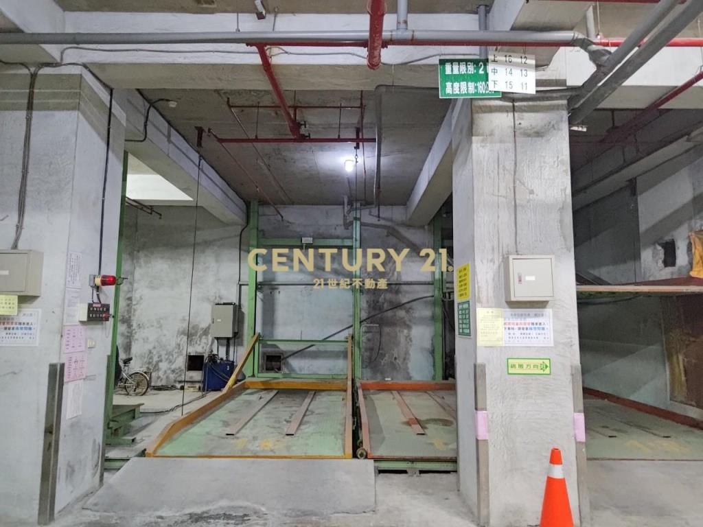 AA555火車站前車位溫泉大套房