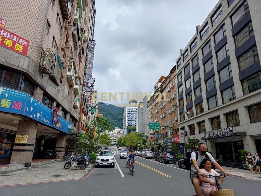 AA555火車站前車位溫泉大套房