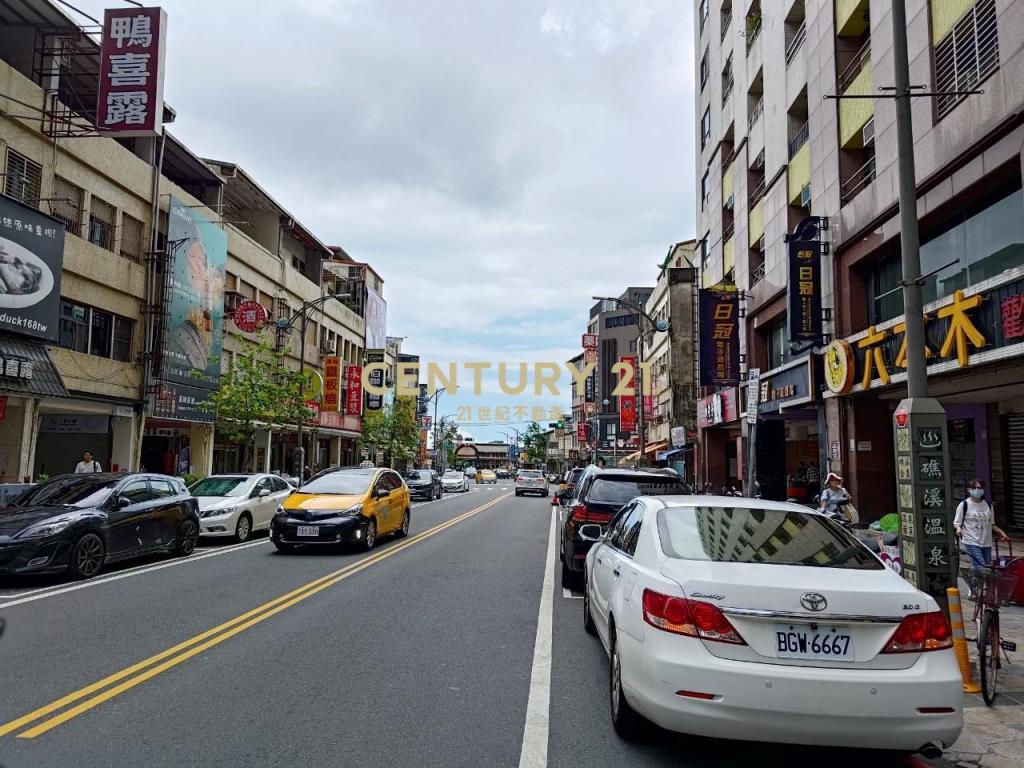 AA555火車站前車位溫泉大套房