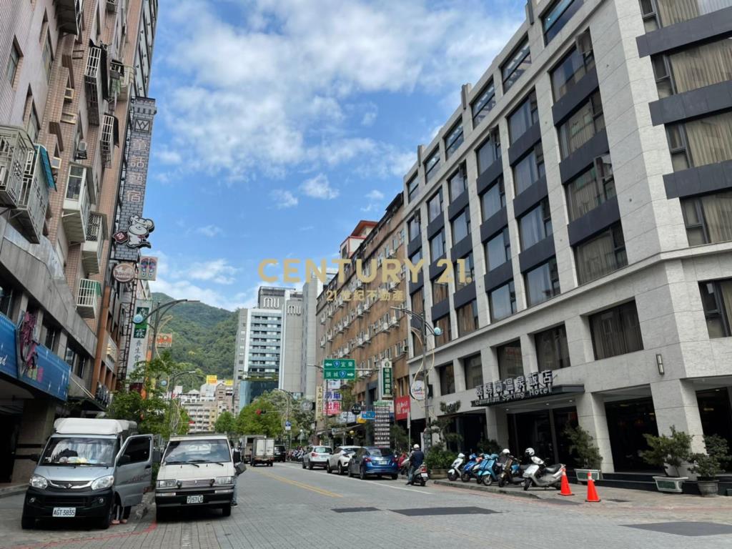 AA555火車站前車位溫泉大套房