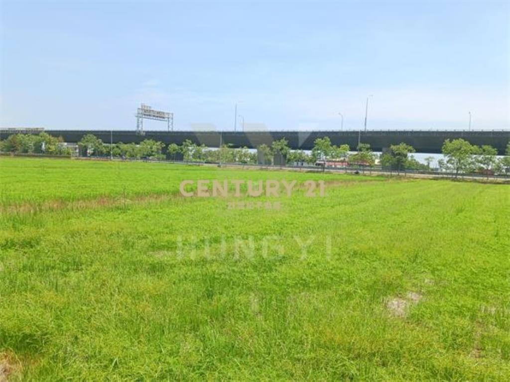 AC877礁溪高速公路旁足坪農地