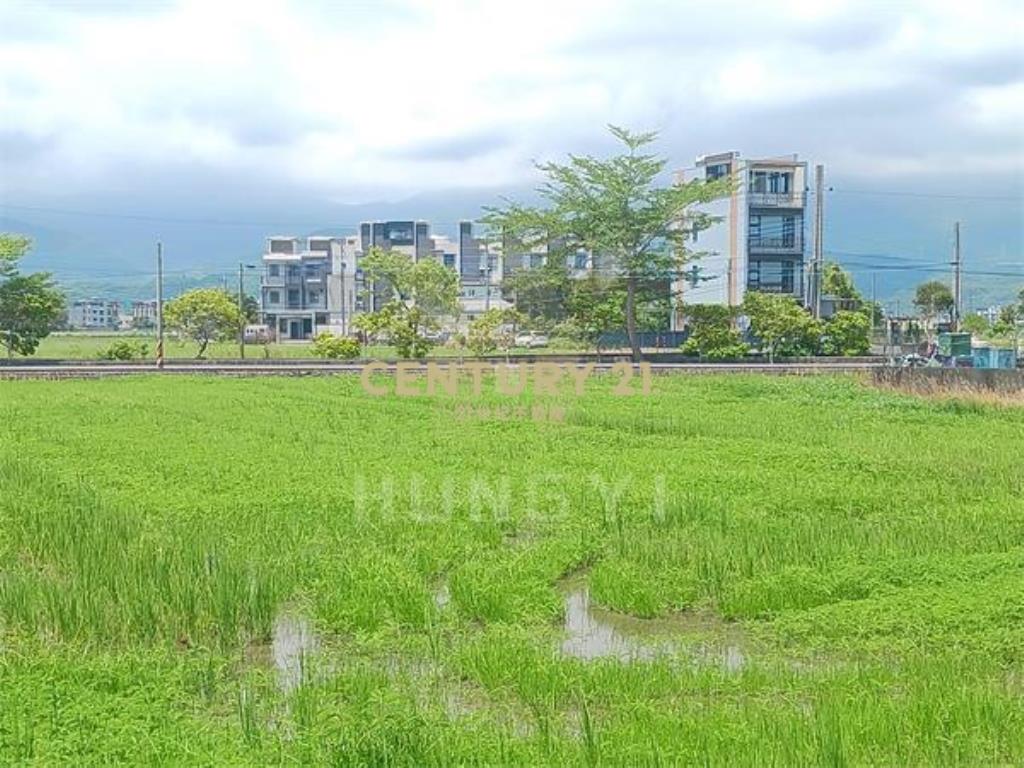 AC877礁溪高速公路旁足坪農地