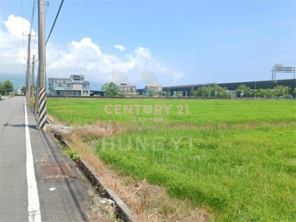 AC877礁溪高速公路旁足坪農地