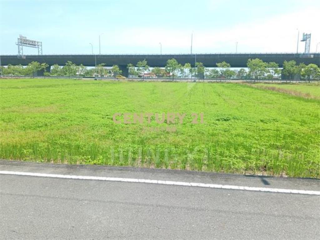 AC877礁溪高速公路旁足坪農地