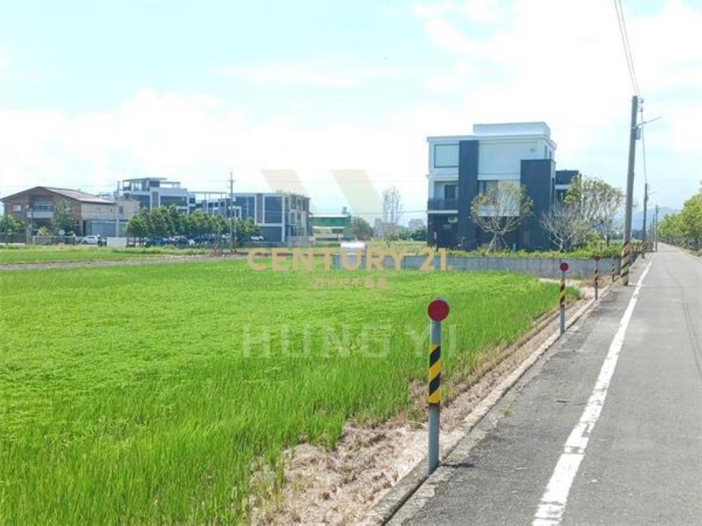 AC877礁溪高速公路旁足坪農地