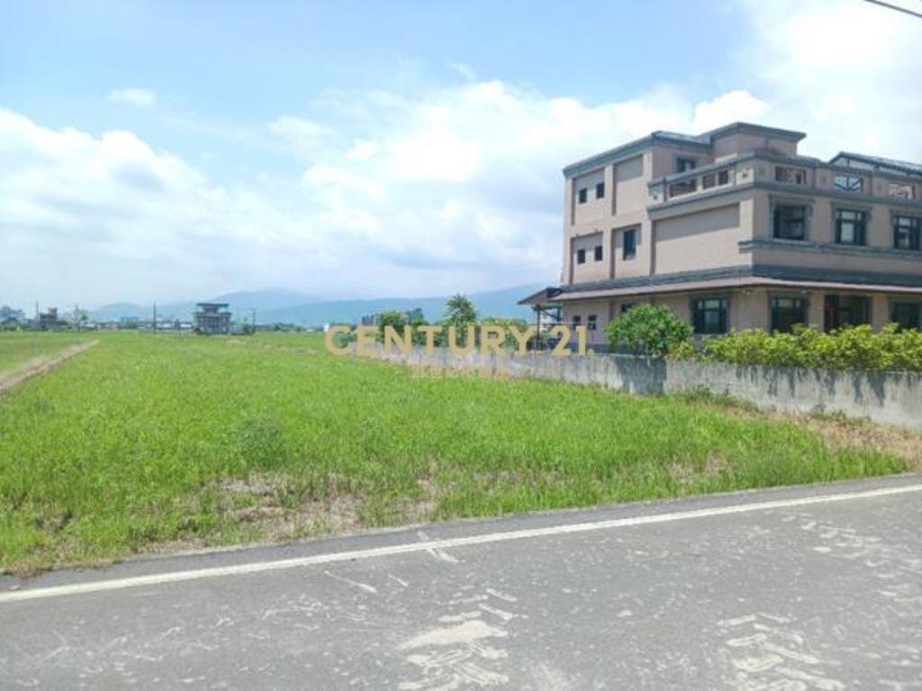 AC877礁溪高速公路旁足坪農地