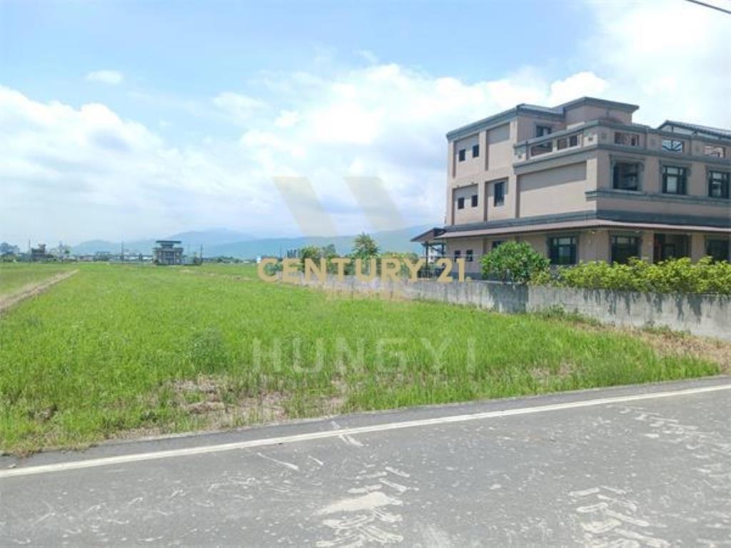 AC877礁溪高速公路旁足坪農地