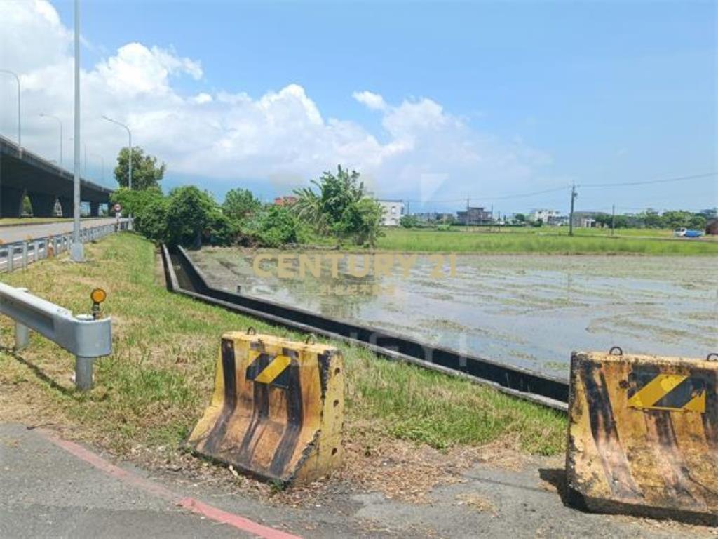 AC877礁溪高速公路旁足坪農地