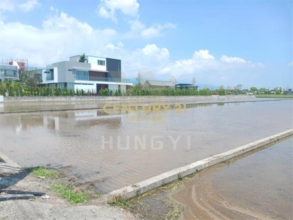 AC877礁溪高速公路旁足坪農地