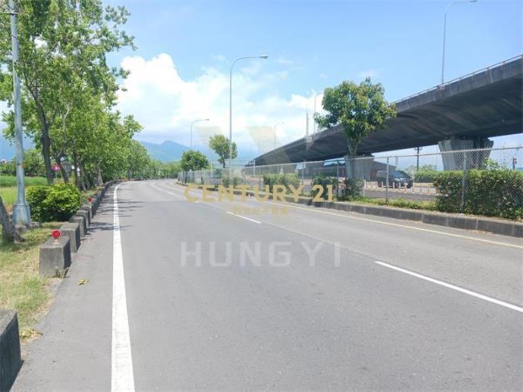 AC877礁溪高速公路旁足坪農地