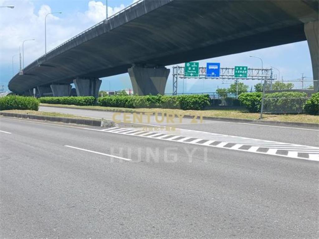 AC877礁溪高速公路旁足坪農地