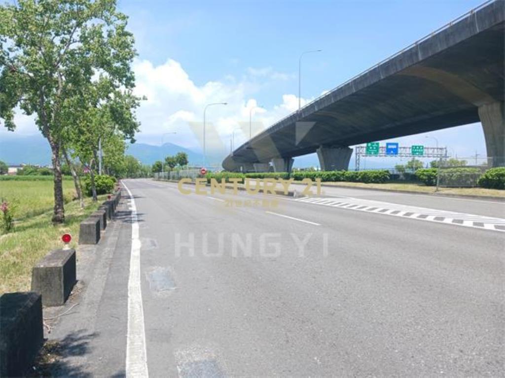 AC877礁溪高速公路旁足坪農地