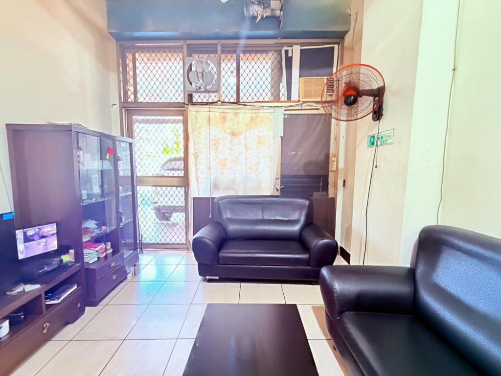 AB827 礁溪和平路雙層彈性金店美居