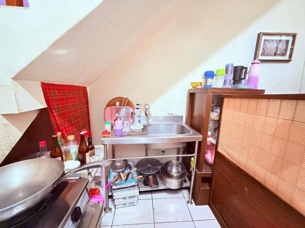AB827 礁溪和平路雙層彈性金店美居