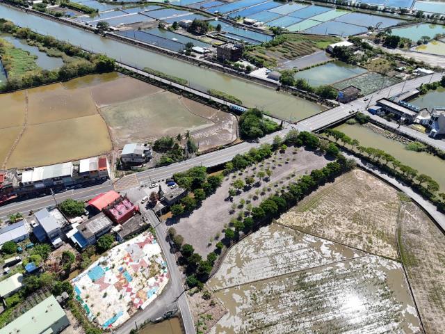 AC898頭城191甲旁大面寬農地