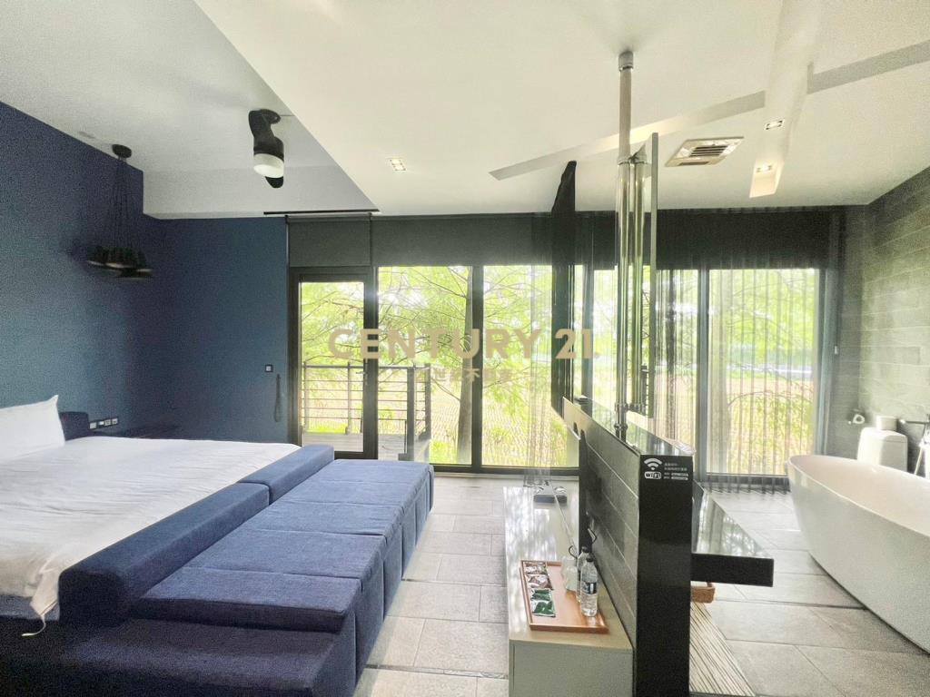 EE102冬山河畔 光曲之影空中農舍