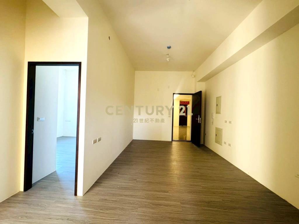 EA302河岸旁全新兩房美華廈A