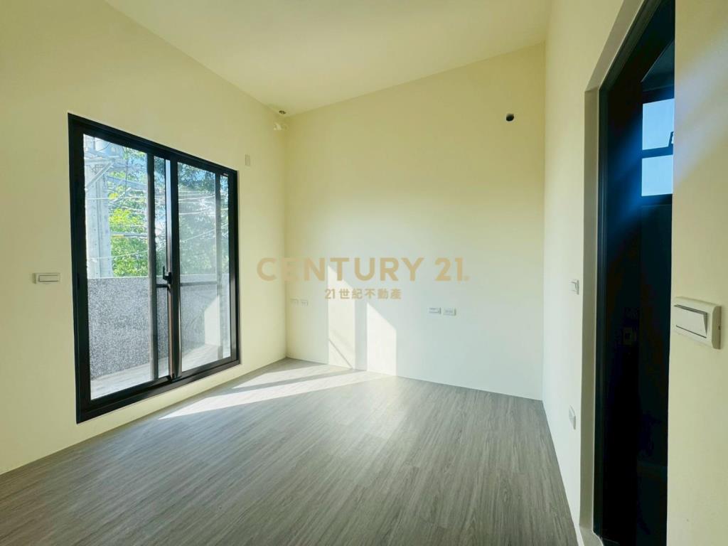 EA302河岸旁全新兩房美華廈A