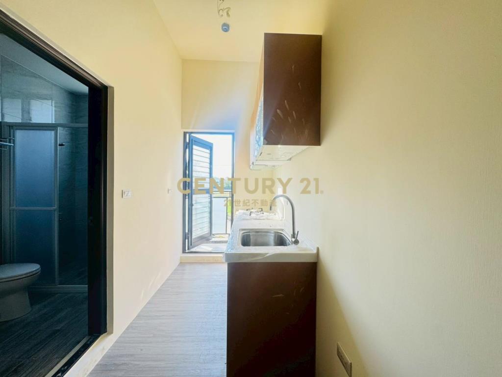 EA302河岸旁全新兩房美華廈A