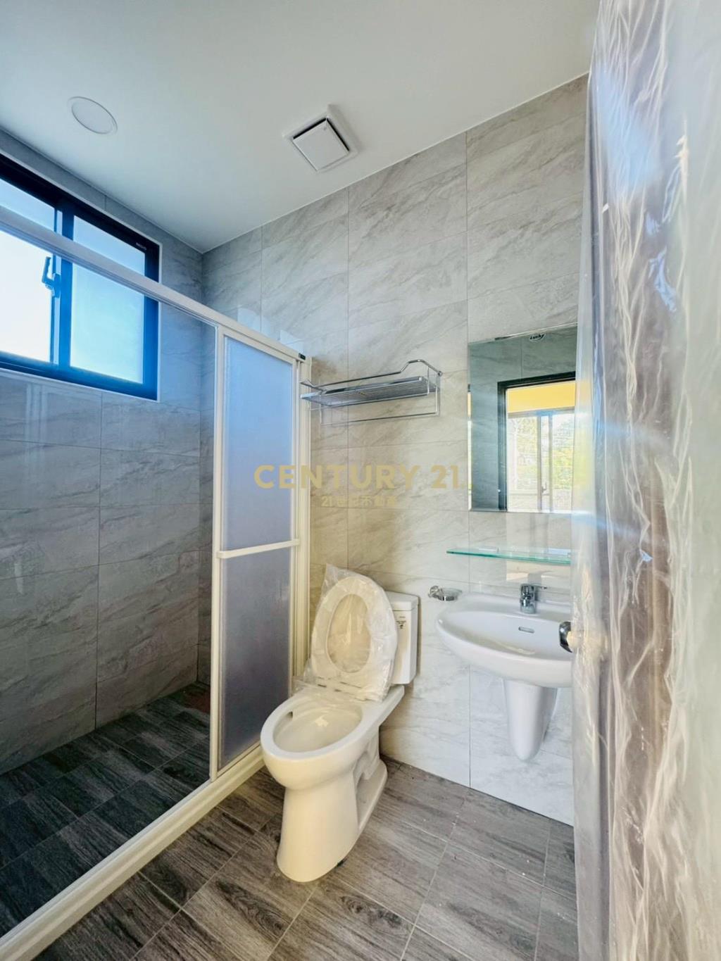 EA302河岸旁全新兩房美華廈A