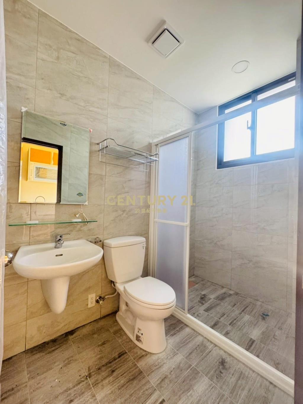 EA302河岸旁全新兩房美華廈A