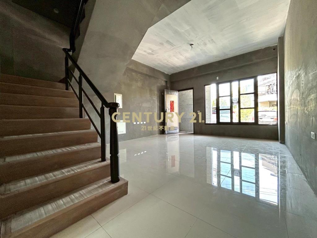 EB366縣政旁全新雙併別墅