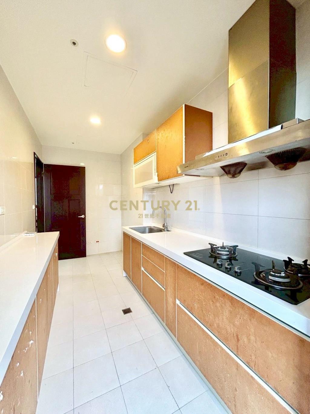 EA319藝德勳章美景四房車位華廈