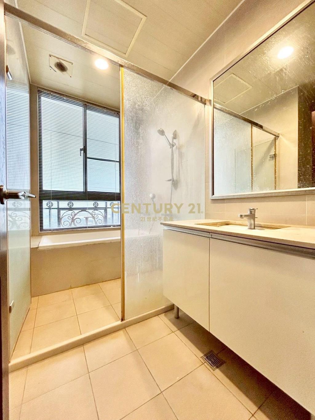 EA319藝德勳章美景四房車位華廈