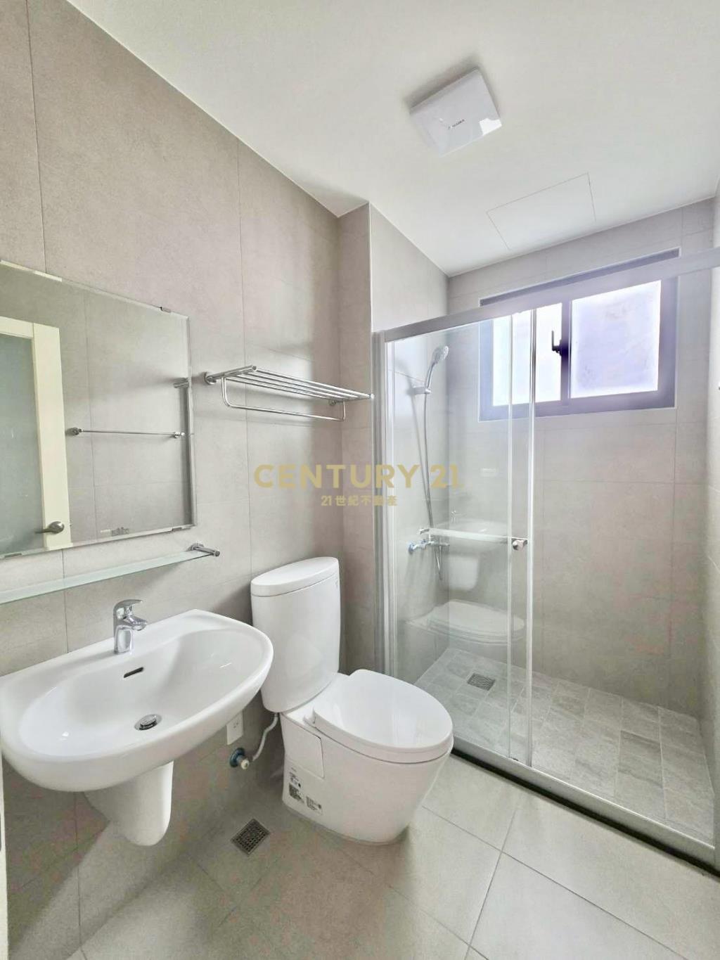 EA329華德福三房車位華廈