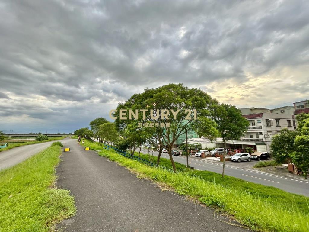 EB381高鐵特區旁邊間透天