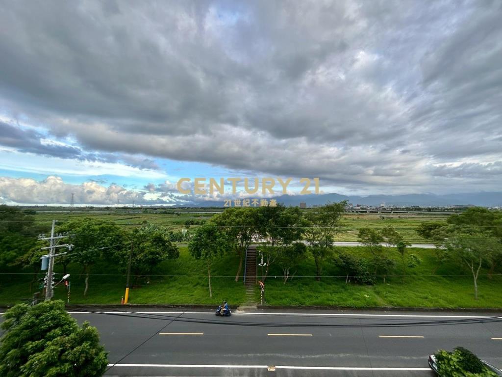 EB381高鐵特區旁邊間透天