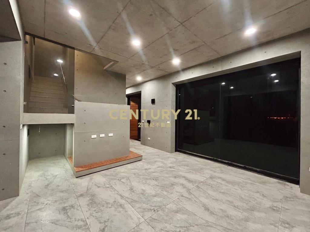 EE175大湖景美價優全新電梯農舍