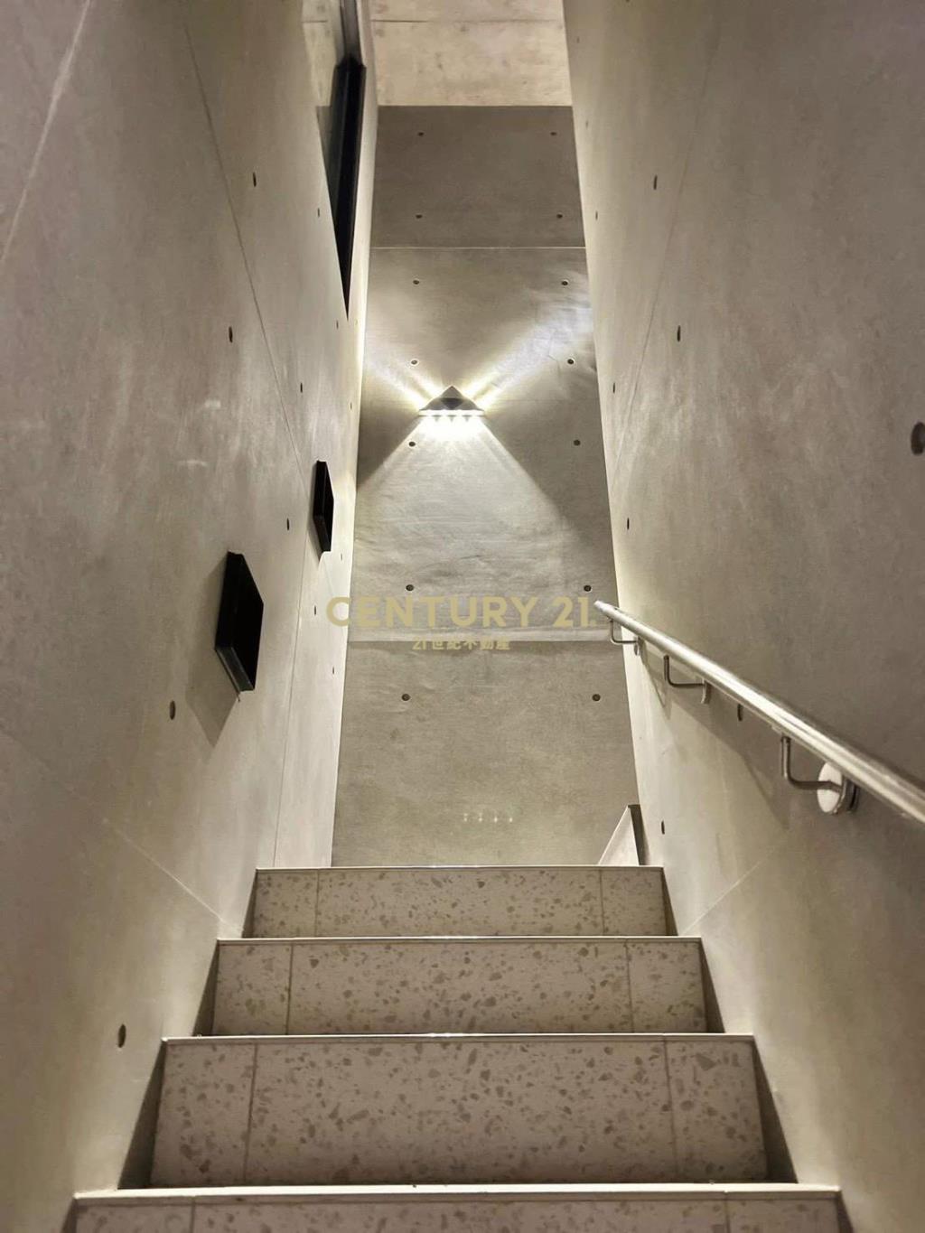 EE175大湖景美價優全新電梯農舍