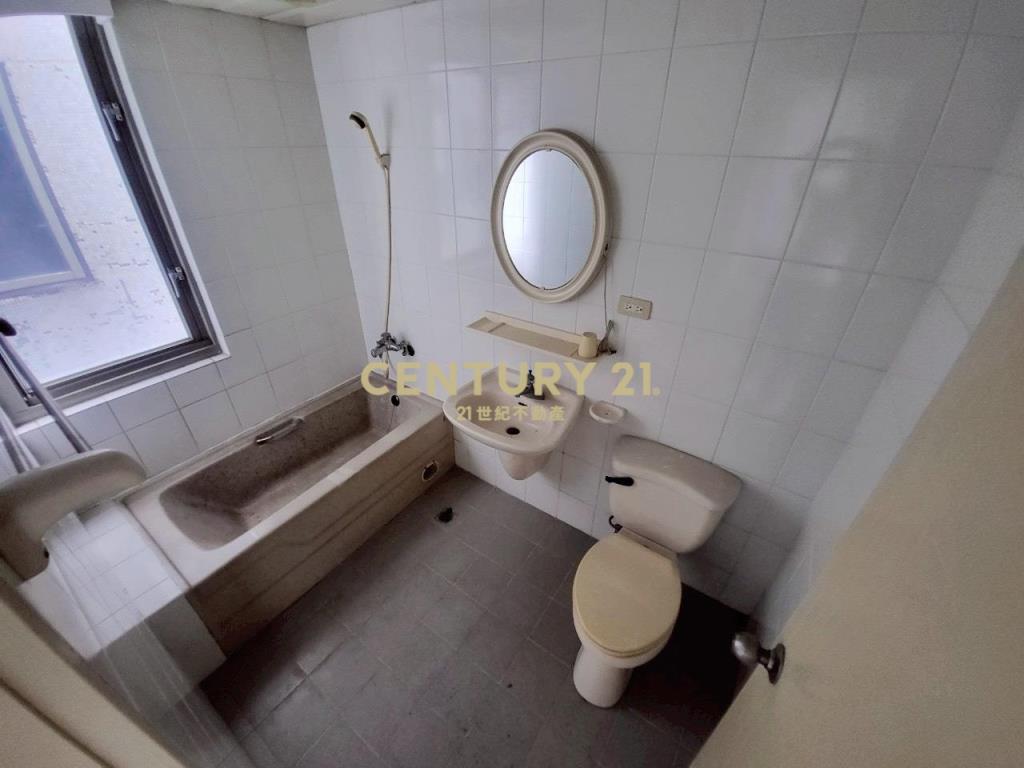 BA451宜中大三房車位華廈